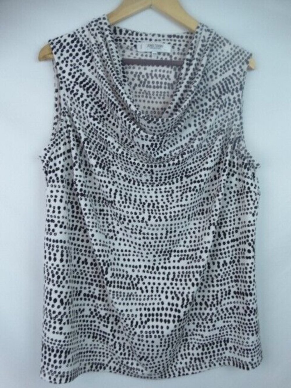 Jones Studio Women's Top Plus Size 16W Black & White Sleeveless Shirt Blouse